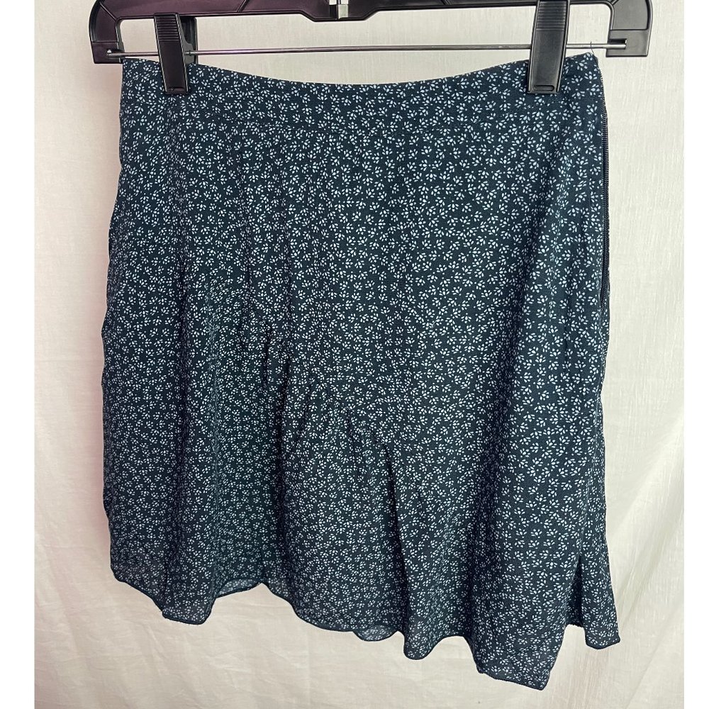 H&M BLUE FLORAL MINI SKIRT [SIZE SMALL]